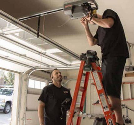 The Perfect Pick: Choosing a Garage Door That Complements Your Home